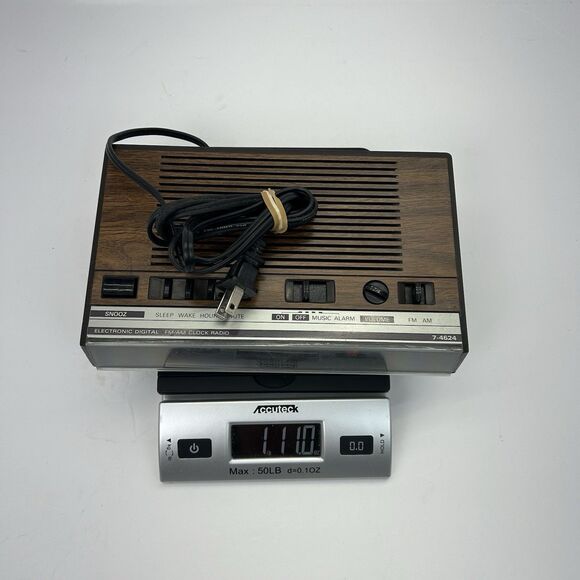General Electric GE 7-4624A AM/FM Digital Alarm Clock Radio Wood Grain Finish - Picture 13 of 13